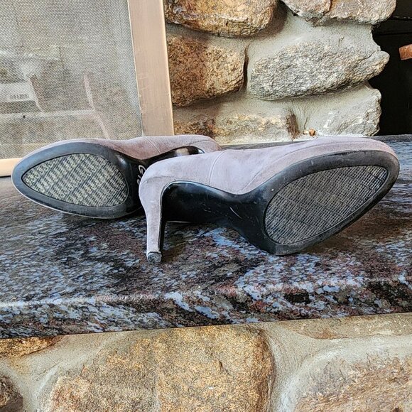 Calvin Klein Onyx Platinum Suede Platform Heels Size 7.5 - Picture 13 of 16